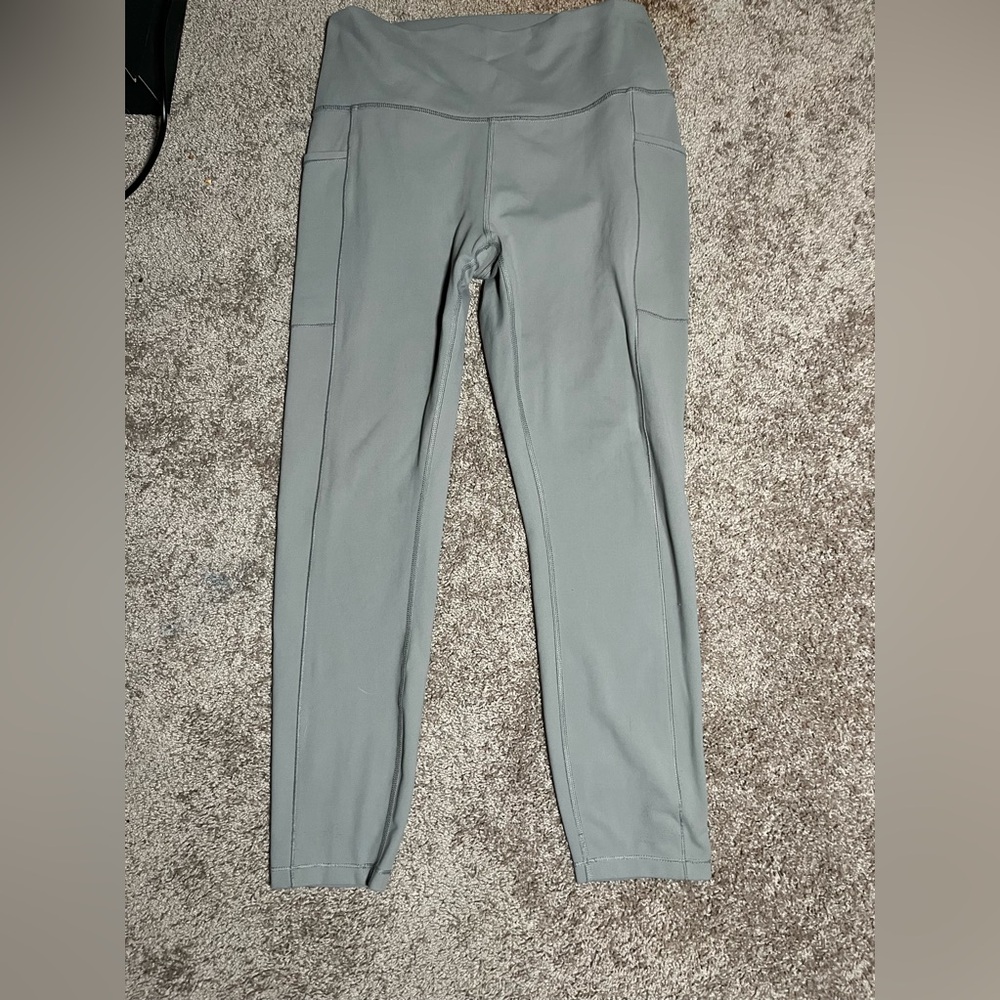 These grey large leggings are 76% polyester and 24% spandex